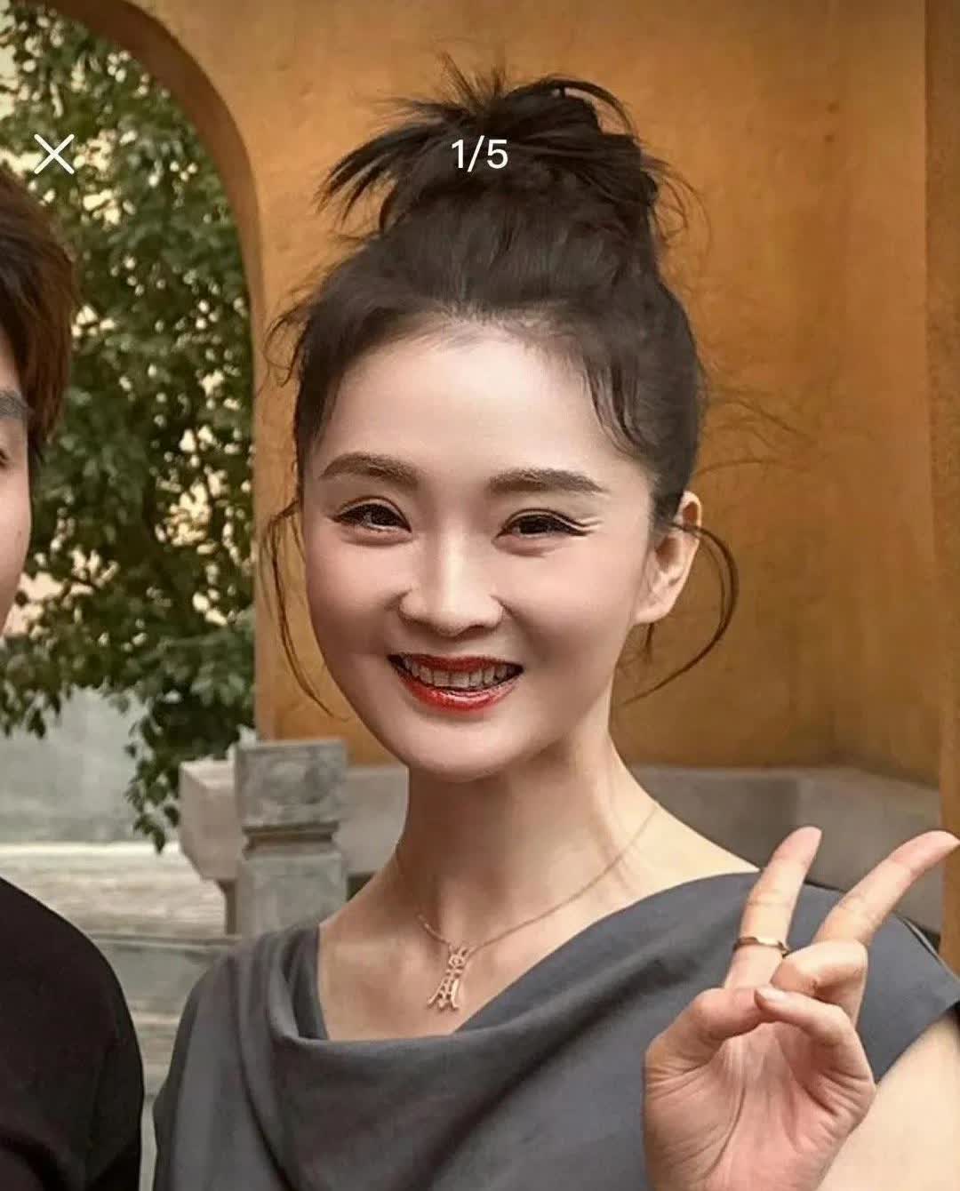 你发现了吗？
王艳自从婆婆去世后，气色越来越好了，现在就像个重活一世的小姑娘，