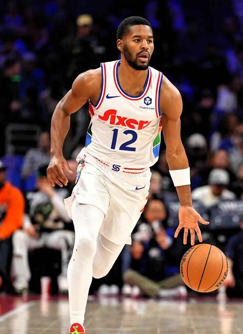 7月24日有个NBA签约消息挺值得关注，据名记Shams报道，自由球员后卫贾里德