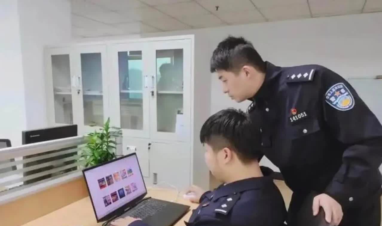 浙江绍兴，一男子偶然发现一款可以接收境外节目的机顶盒，经过大批量改装后，他卖了4