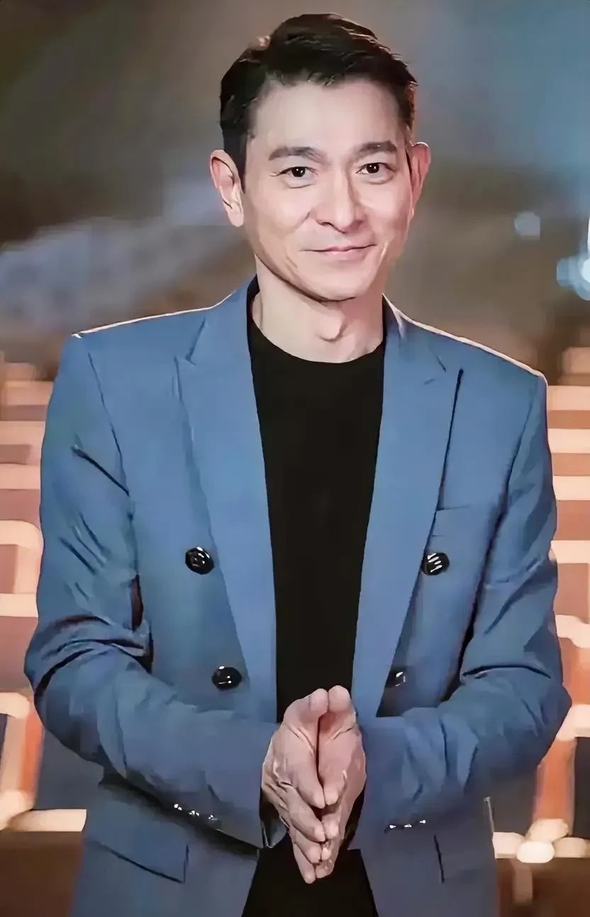 刘德华估计压力很大吧，
他辗转反侧，怎么也想不通啊，
明明在电影《长安的荔枝》里