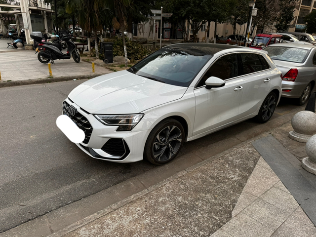 奥迪提车日记
冰川白25款A3
1.5T通勤够用，市区油耗7-8L
车身4米3，