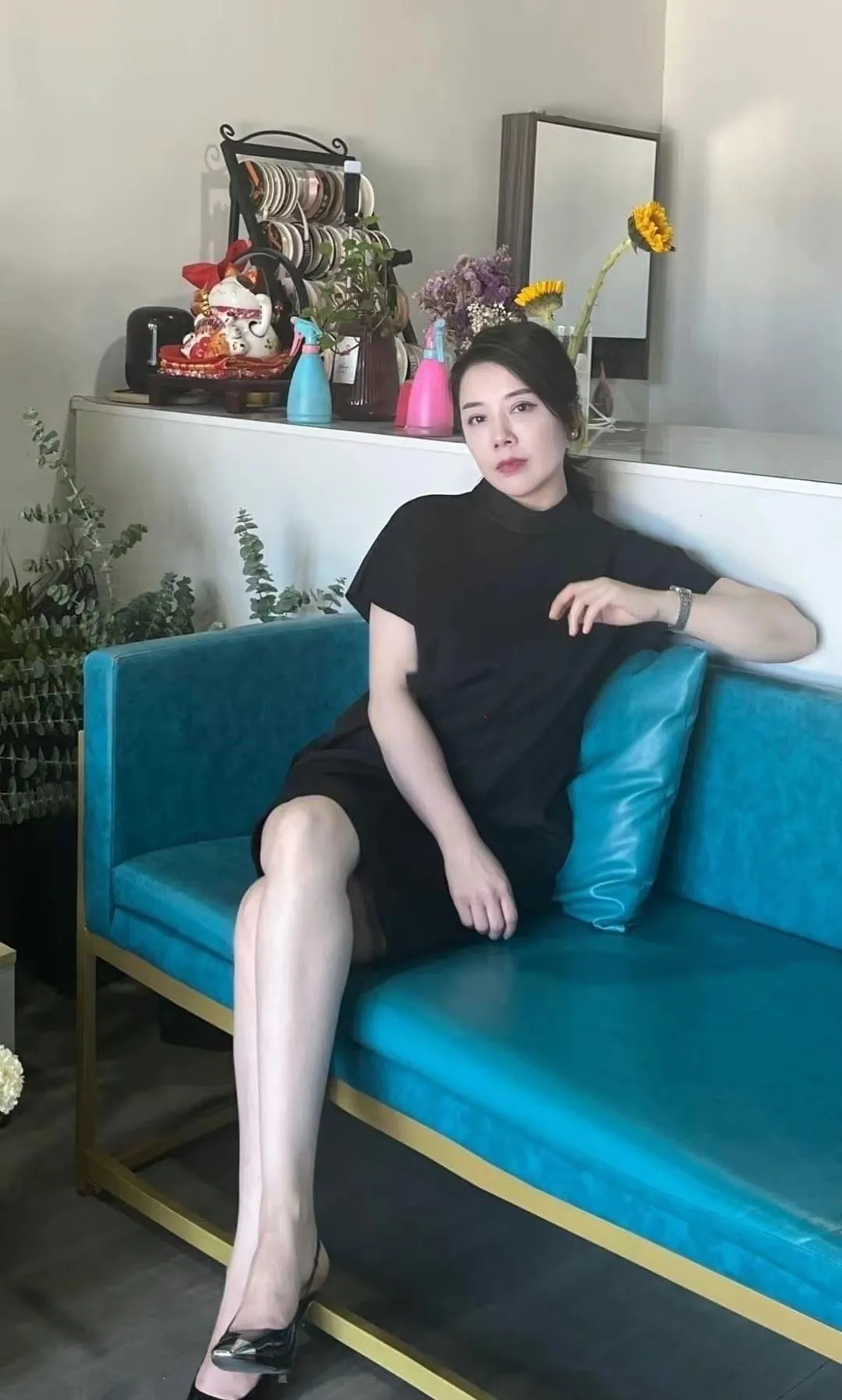 有这样一位女同事———

人长得很漂亮，在单位上班可能就是为了混时间。每天8:3