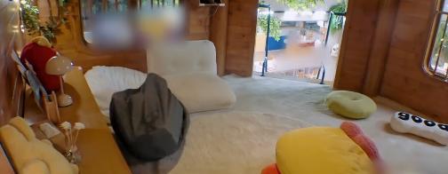 “第一次对何炅小有了实感”，看到这个热搜词条时，我还在想何老师能有多小，好歹有1