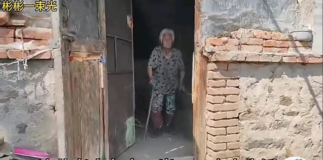 人老了最缺的就是陪伴和监护。
目前我们最缺的也是相关的陪伴和监护服务，虽然有养老