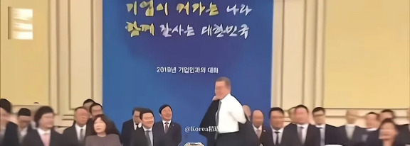 总统一个动作，韩国财阀吓得齐刷刷照做











---





