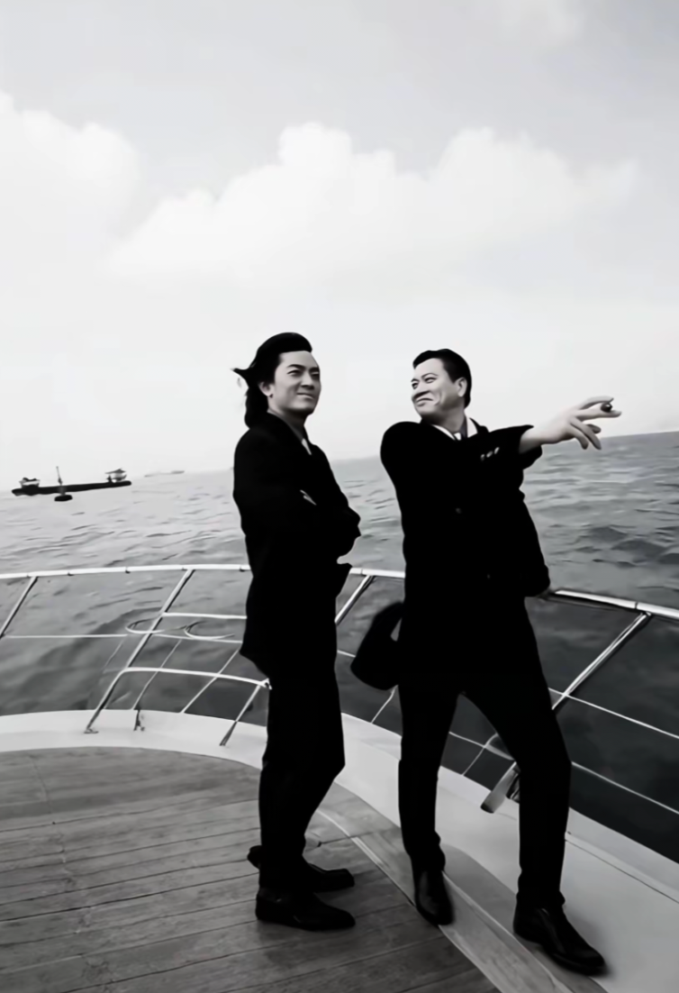 这气场周润发也黯然失色