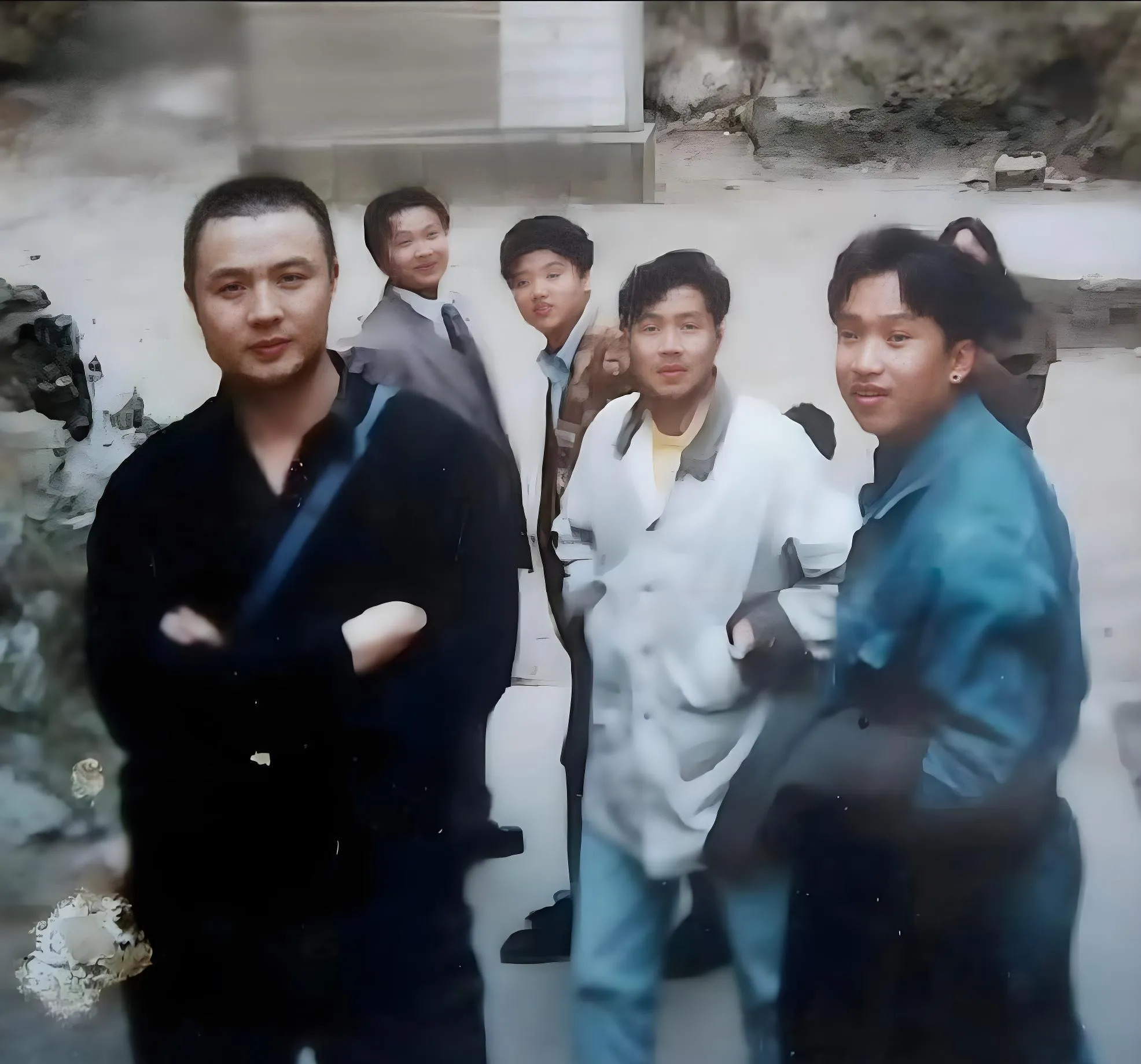 老版西游记唐僧旧照











徐少华唐僧形象深入人心，93年与友人游