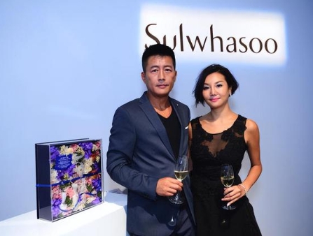 2003年，高曙光拍完戏回家就跟妻子江珊说：离婚吧，我和你三观不合。江珊二话不说