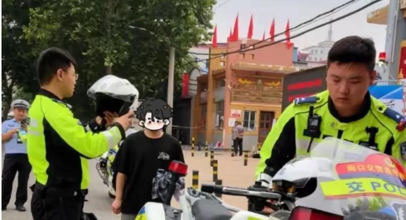 规则就是规则，不遵守就要自己负责…
一考生高考过安检门，因为以前做手术时体内留有