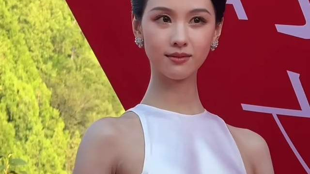 阿那亚这天：古力娜扎腰臀比逆天，被刘涛吓了一大跳，马龙赢麻了
