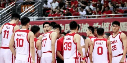 中国男篮喜忧参半，进攻回暖失误不断
中国男篮双杀波黑，看起来状态不错，实际上还是