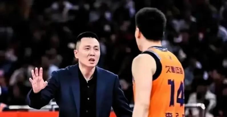 今晚CBA季后赛上海vs广东G2开战！首战上海4分惜败暴露三大隐患：
1.外援洛