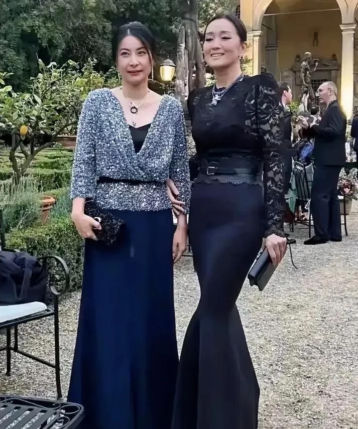 巩俐的颜值高，可就是太刻意，刻意的表情，刻意的穿着，刻意的姿势，感觉没放开，反衬