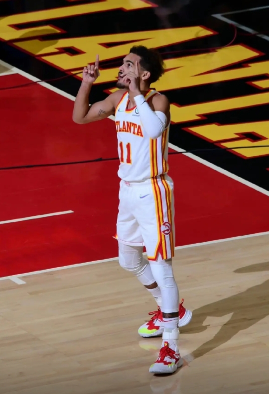 雄鹿现在的防守很好？ 还看不起杨
最近传出来的球员拉文 杰伦格林 哪个是所谓的防