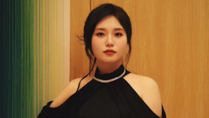 李雪琴瘦下来整个人都有气质了，加上装扮越发灵动