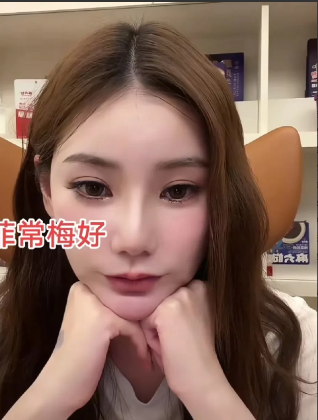 马筱梅要带着玥儿霖霖回北京了，中午的时候，小杨阿姨发视频称，小梅他们要回北京了，