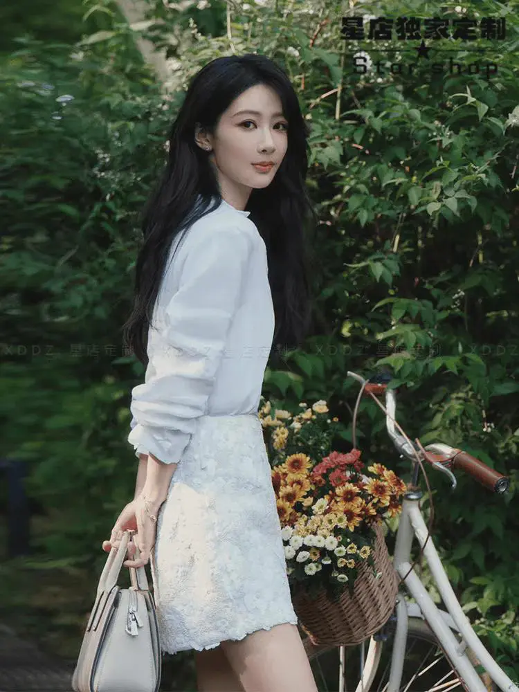 杨紫在年轻女明星中，属于比较漂亮的吧？


