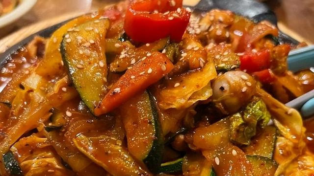 韩式辣炒鱿鱼：辣味与鲜香的完美融合