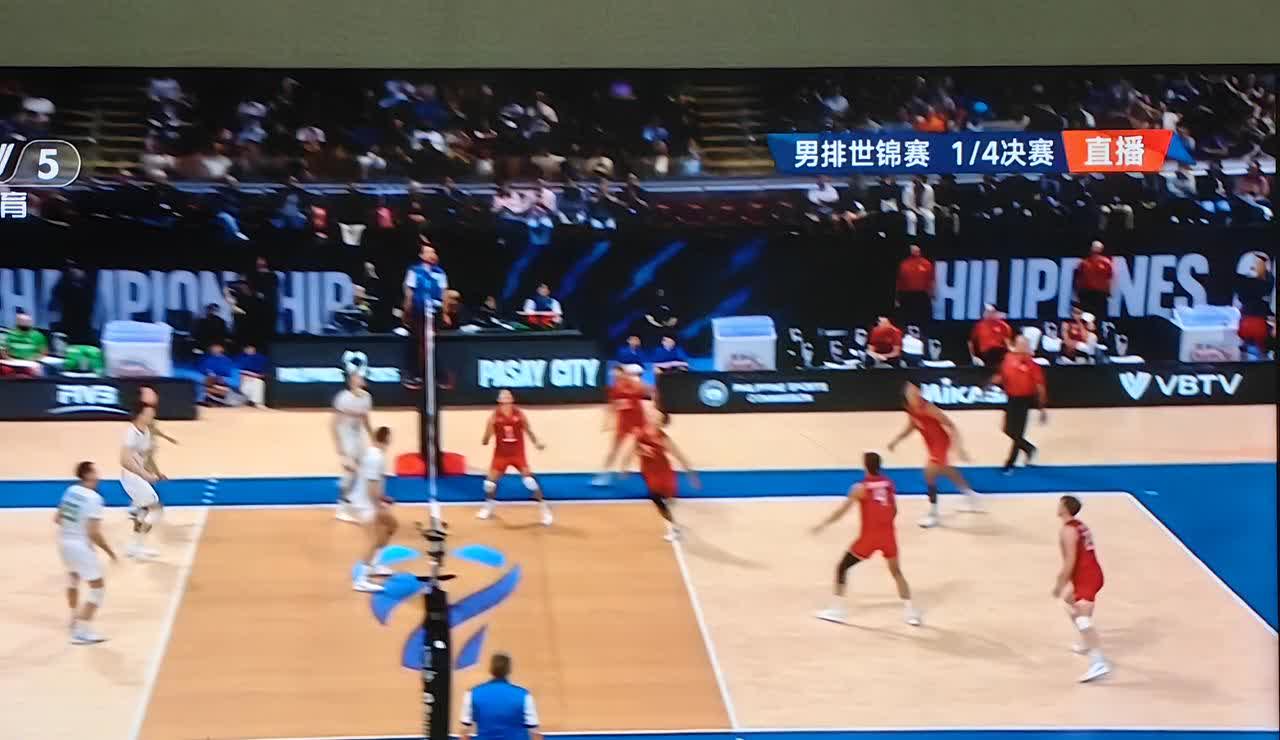 晚上没事看了会男排的世锦赛，美国队在先胜两局的情况下，被保加利亚逆转，最后2：3