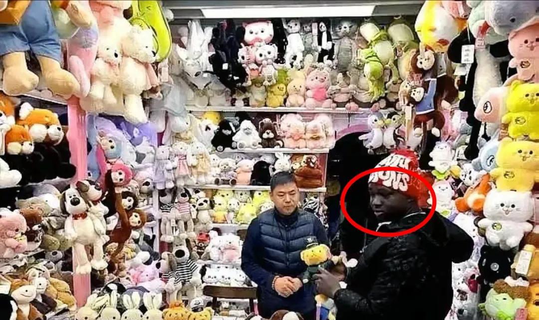 一刀切死！义乌老板集体掀桌：现金or滚蛋！
印度商人砍价毫无底线，拿货时就无理砍