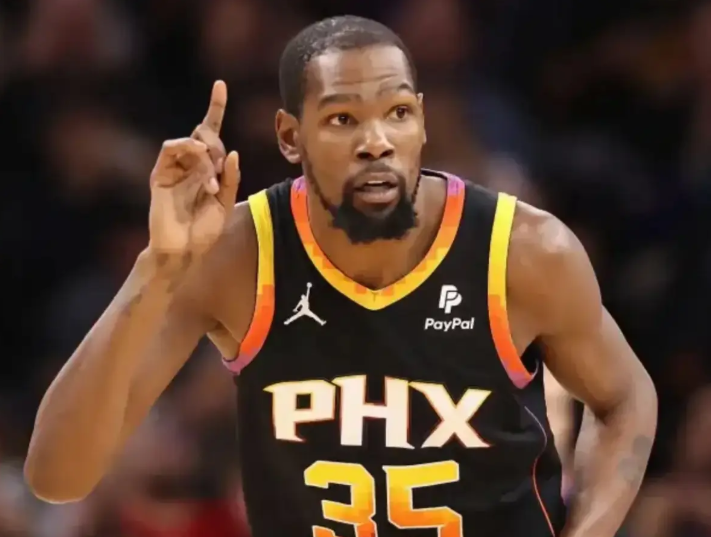 如果杜兰特下赛季带队夺冠，带来哪些连锁反应？

1、格林将会为他的言辞道歉，甚至