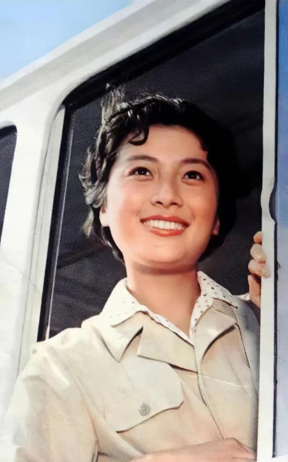 陈以心，她1955年出生，是中国女演员、歌手，原上海歌剧院女中音歌唱演员。197