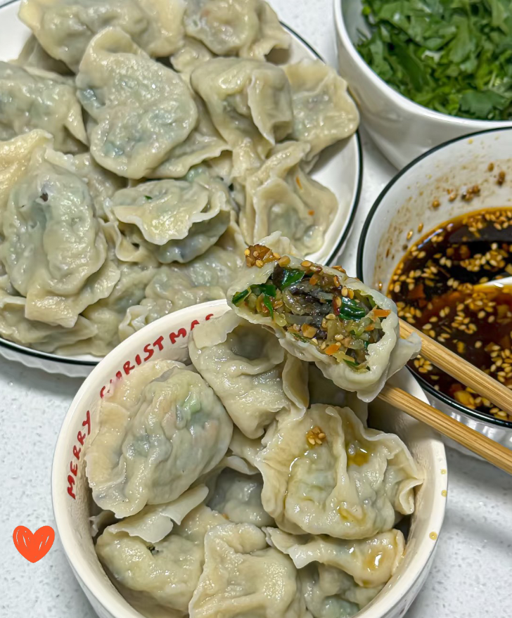精心包的饺子全毁了！明明擀皮、调馅都超用心，下锅时个个白白胖胖浮起来，看着超诱人