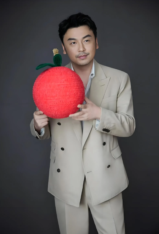 电视剧《长安的荔枝》，

真是越看李善德越来气了，

一开始觉得他是有操守，现在