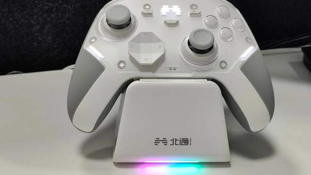 入手即毕业！北通鲲鹏40御铠白：硬核操控 +黑科技智控双维碾压！