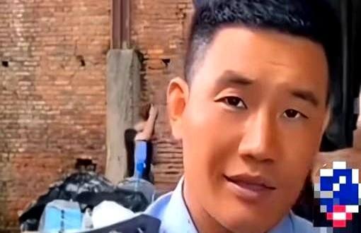 七天拘留，谢孟伟亲手关上了直播间的大门。
镜头回放：他穿仿制J服卖酒，弹幕狂欢，
