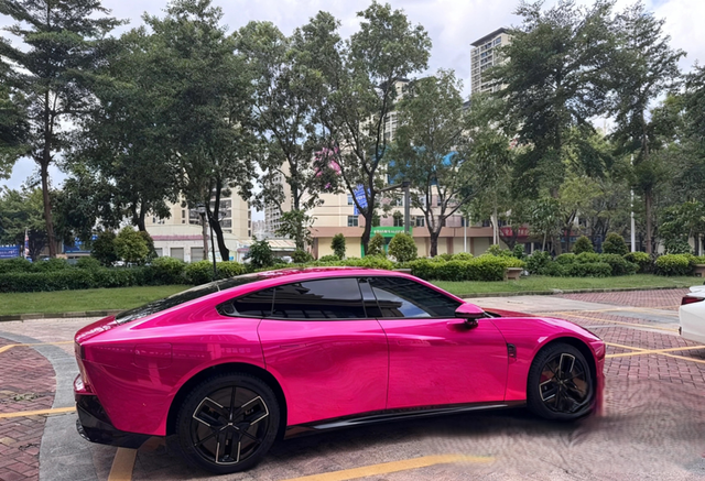 喜欢的东西在喜欢的时候就买
开了40多天了，优缺点很明显的，帅，科技感强，续航也