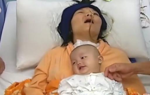 [太阳]2008年，广西一女子因为怀孕成了植物人，为了救她，丈夫忍痛选择放弃孩子