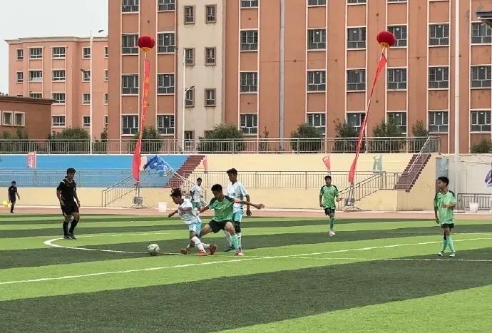 小组赛：伽师队3:0胜佛山队 攻防对决显实力，拼搏精神皆可赞