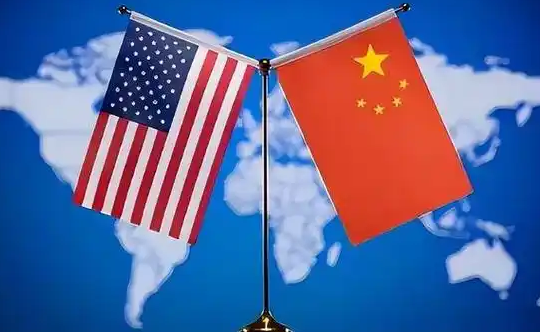 这段话反映了中美之间的战略博弈和矛盾的深刻性。美国意识到，中国是唯一有可能挑战其