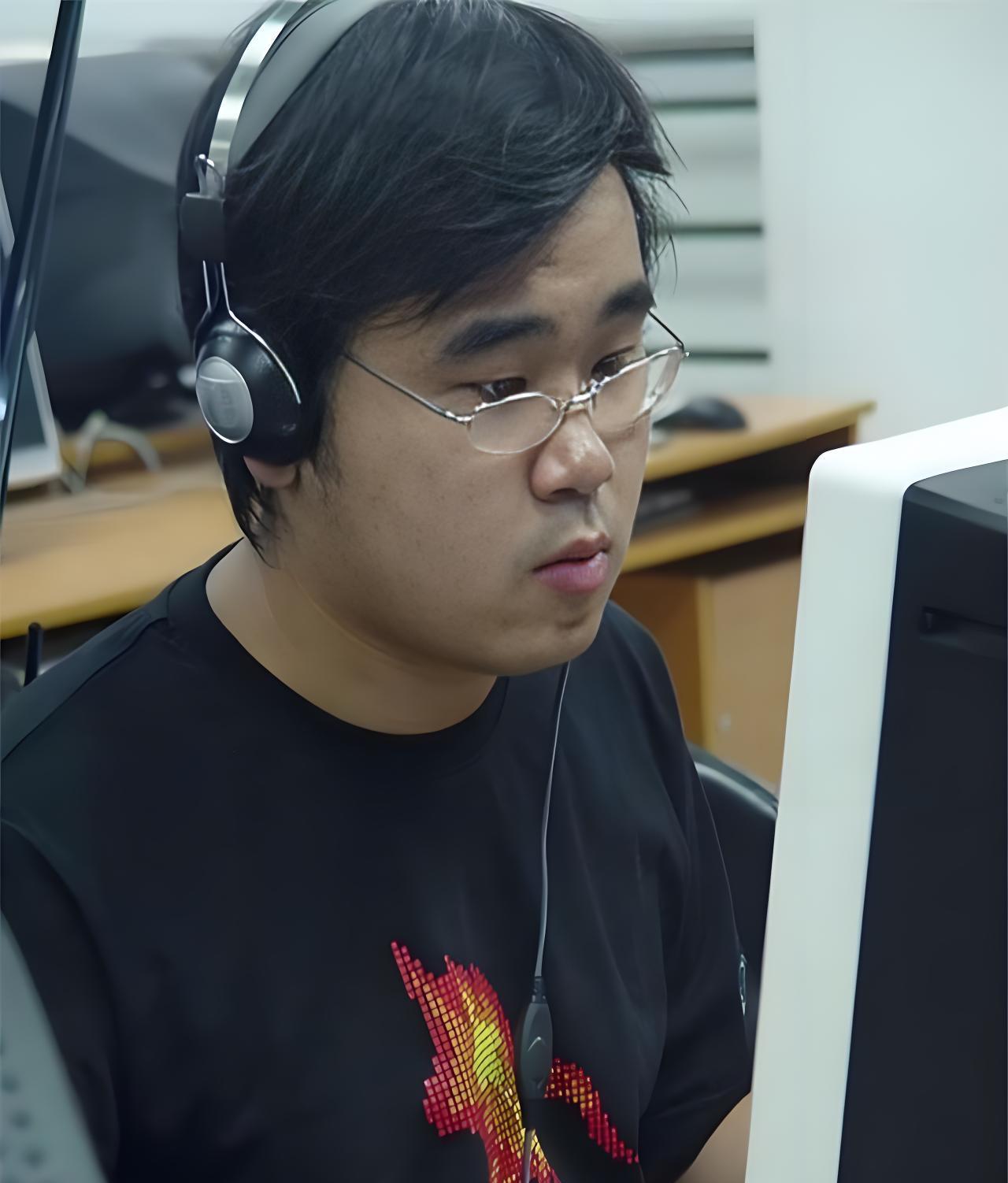 聪明程度堪称韦神！被称为“网瘾少年”，高考只用两个月复习，竟然成功考上北大，还摘