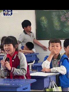 “这位老师火了！”河南，一老师在课堂上准备了一些纸条，老师点名让班里内向的那名男