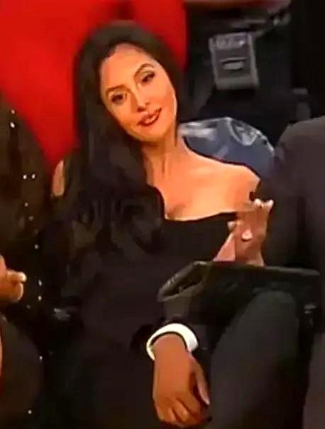 这几天NBA最让人关注的除了总决赛，就是瓦妮莎的27岁球星男友到底是谁了。
有人