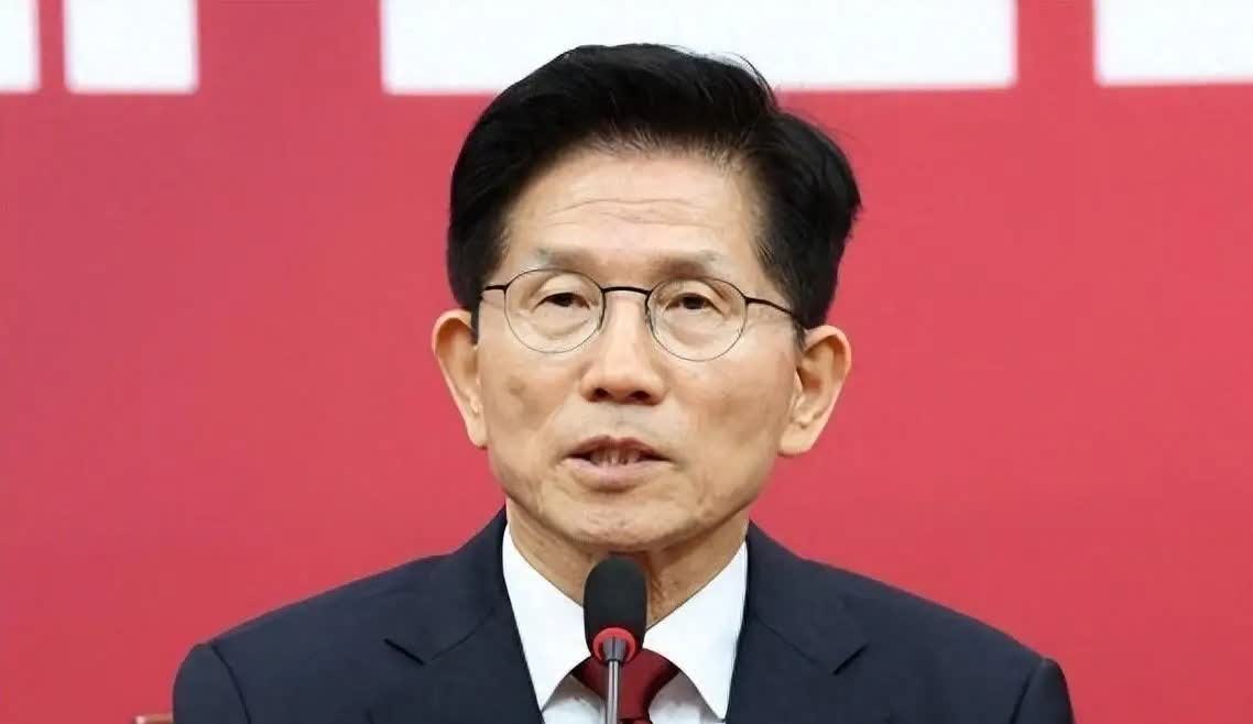金文洙惨败说明以下问题：
 
1. 政治理念方面：韩国选民不认同金文洙将韩国