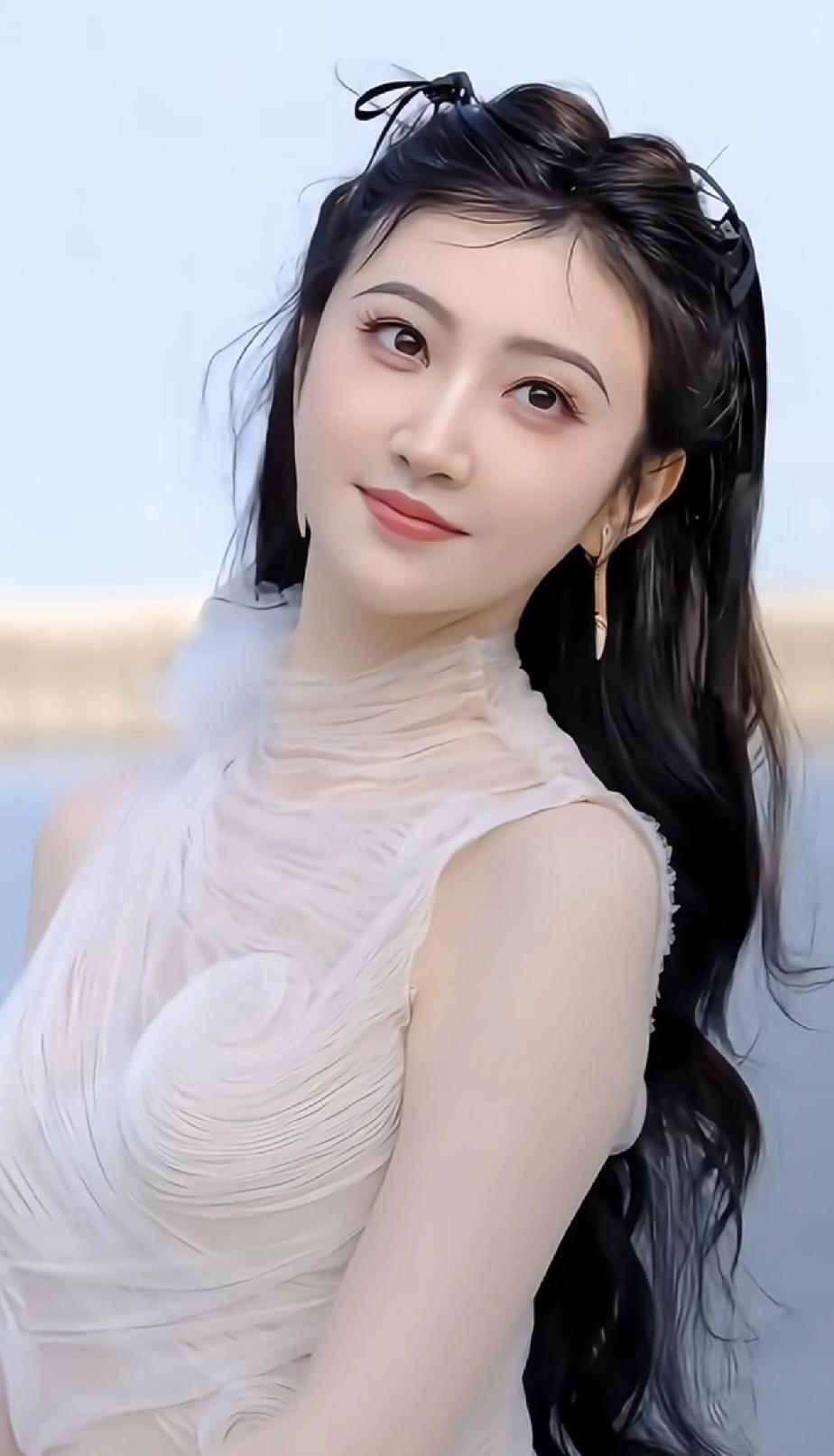 景甜告诉我们一个道理，
长得再美，
时间久了爱情也会消失的！