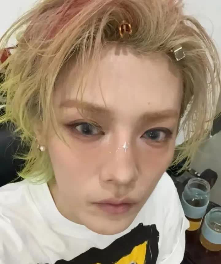 好像有点理解关晓彤了！
鹿晗哪哪都好，就是有一个严重的问题，两人同为口碑明星，