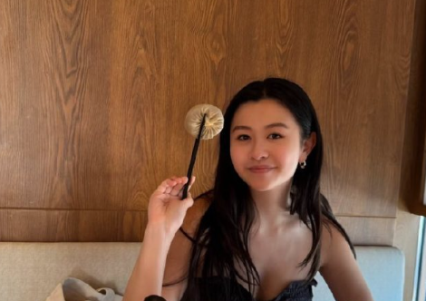 邱淑贞这一家，真的像一个模子出来的，原来美貌也能继承！