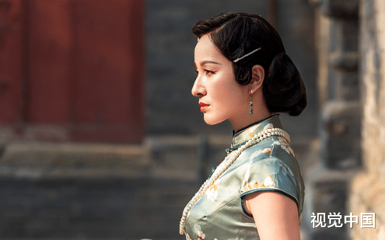 歌女看不惯我卖艺不卖身，当众诬陷我通奸怀孕害我出丑，却不知我腹中孩子他爹是权势滔天的少帅