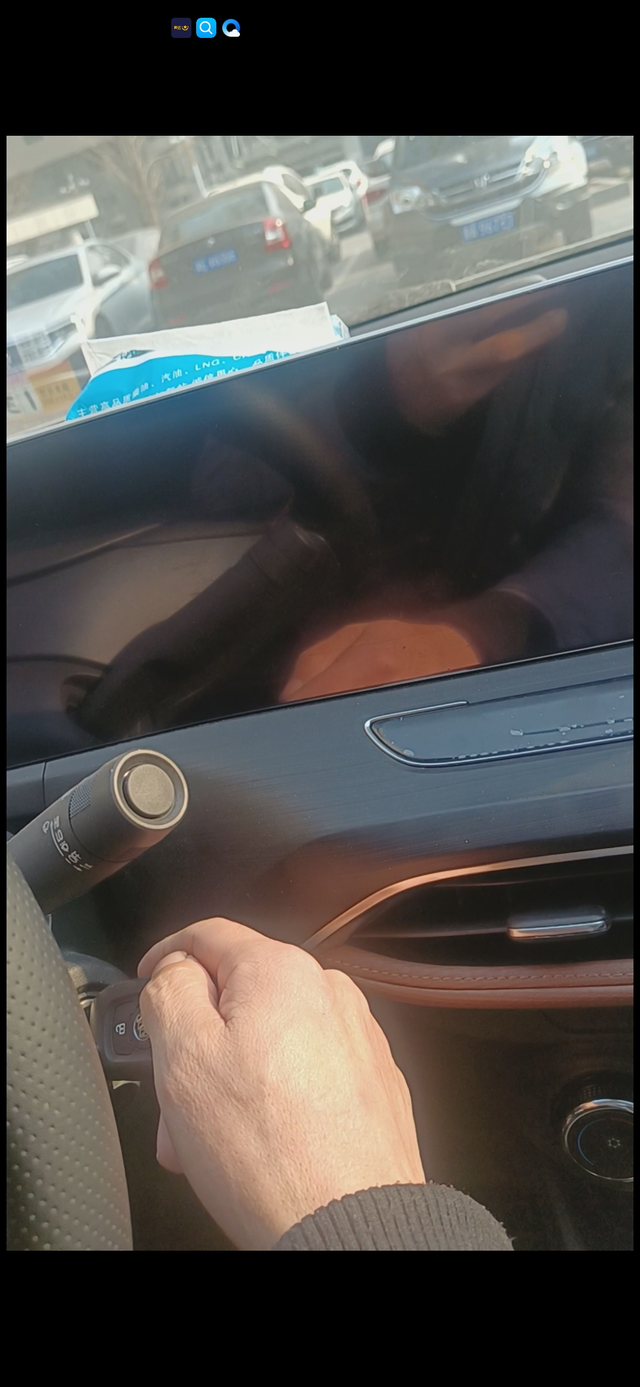 电瓶亏电严重
5天没开，就没电了，什么也没有加装，一点电都没有了