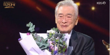 韩国「国民爷爷」李顺载在当地时间25日凌晨逝世，享耆寿91岁。他作为韩国演艺圈最