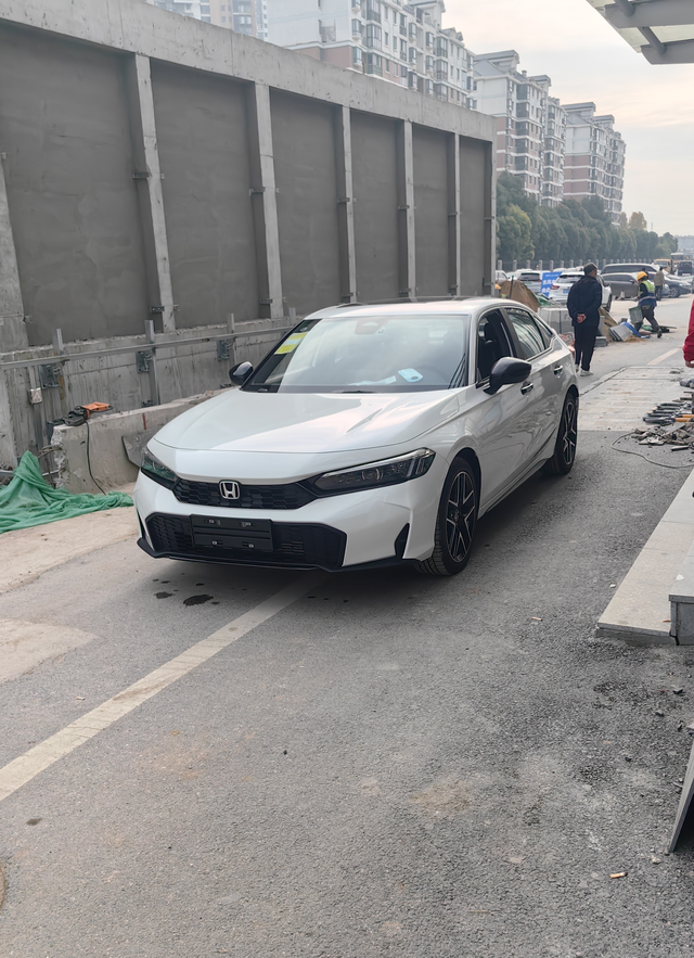 新入手思域
开了几天，各方面目前还比较满意！