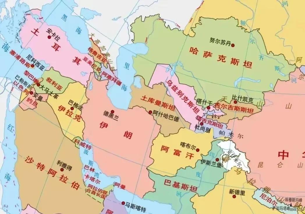 以色列和伊朗都是相互发动攻击，以色列是首先对伊朗展开公交，以色列的国土面积比较小