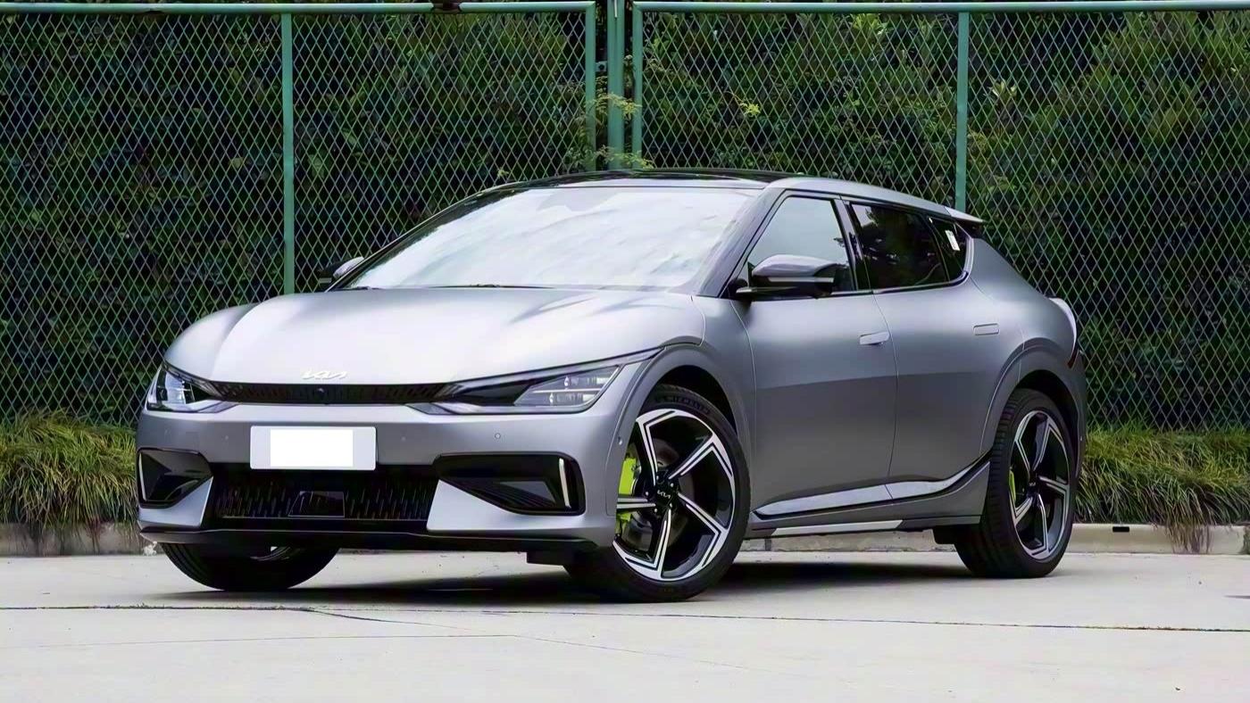 进口纯电轿跑SUV，配运动外观+刹车卡钳，双电机四驱，续航555Km