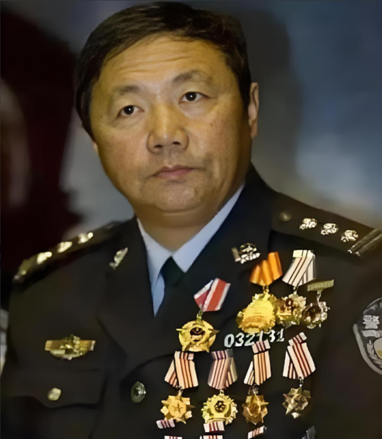 2003年，齐齐哈尔某酒店，突然发现11枚定时炸弹，排爆专家于尚清赶来，成功拆除