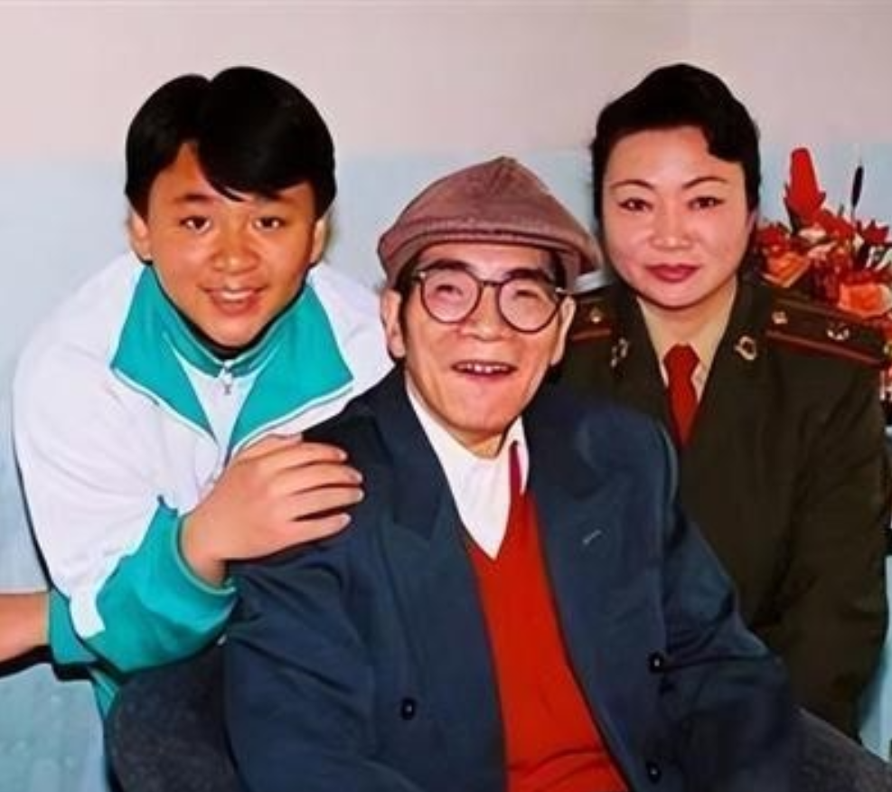 1980年，47岁的著名数学家陈景润迎娶29岁女军医，婚后生下儿子陈由伟。如今，