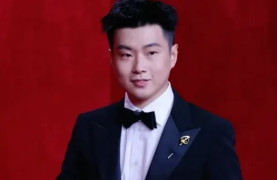 这位温润如玉的赵公子/赵心童
能否问鼎巅峰，加冕冠军呢？
上海斯诺克大师赛
赵心